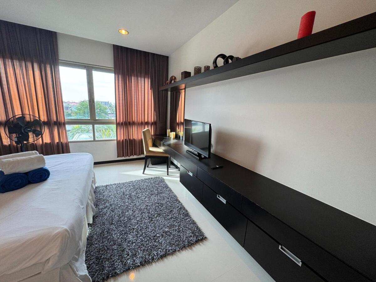 Modern 2-Bedroom Condo In Kamala Near The Beach Kültér fotó